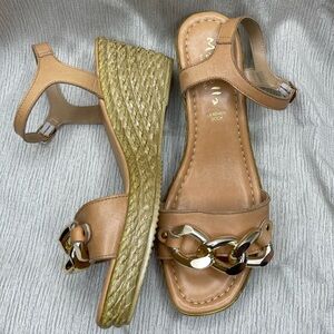 Mariella Tan Sandals with Gold Chain Accent size 9